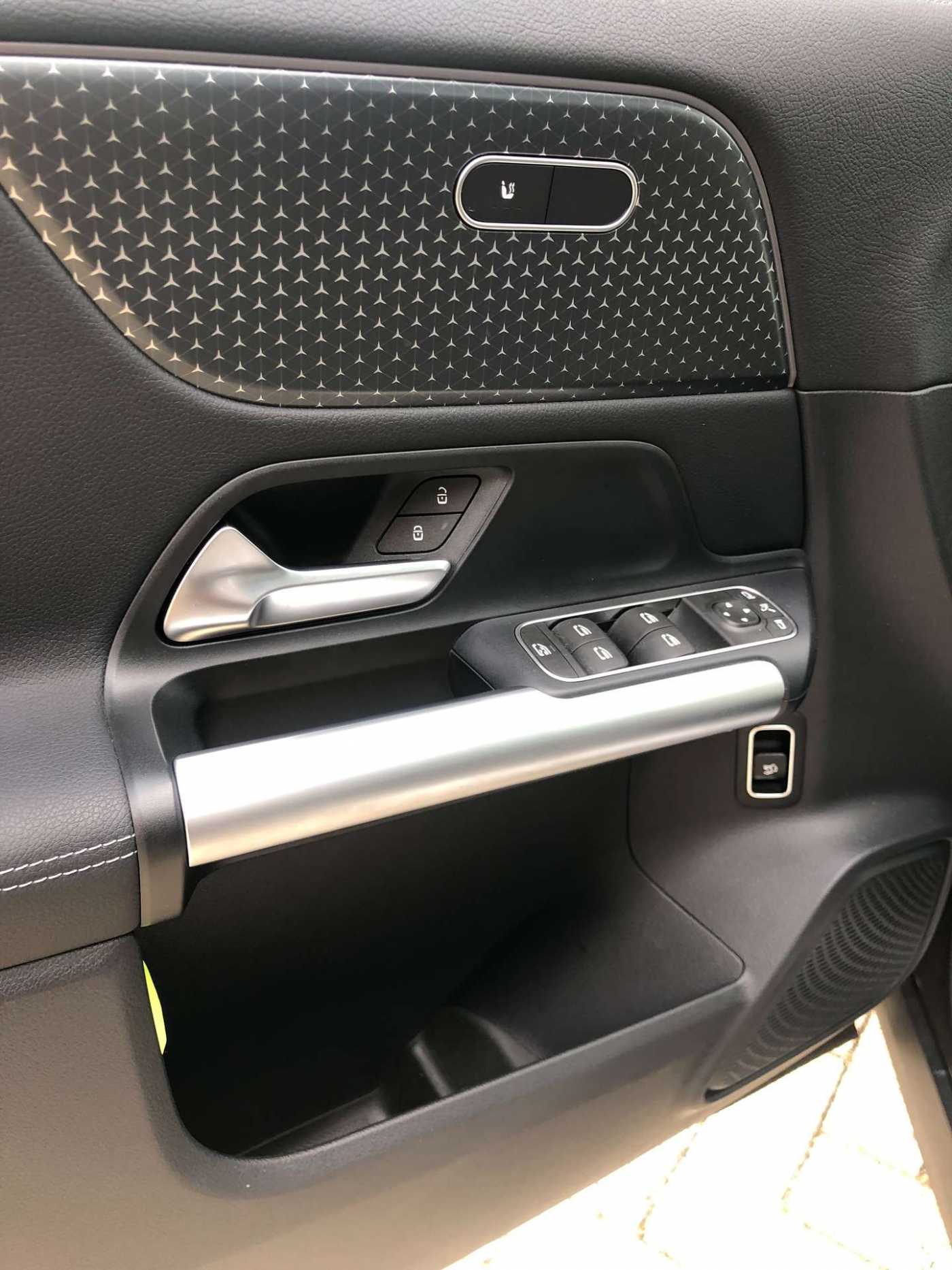 Mercedes-Benz EQA 300