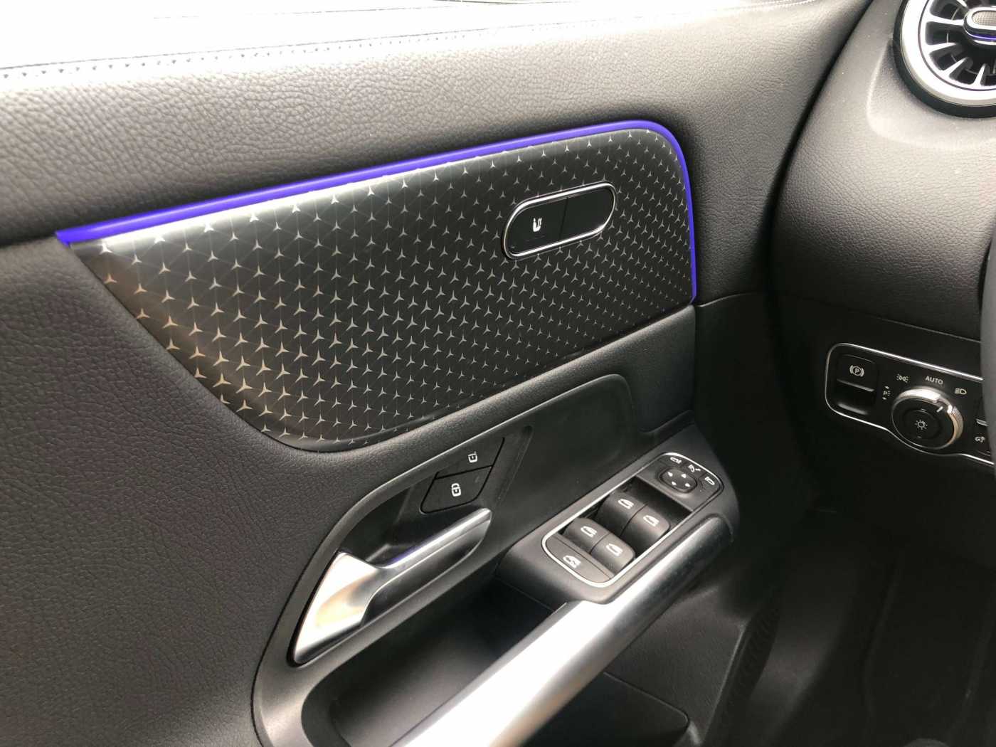 Mercedes-Benz EQA 300