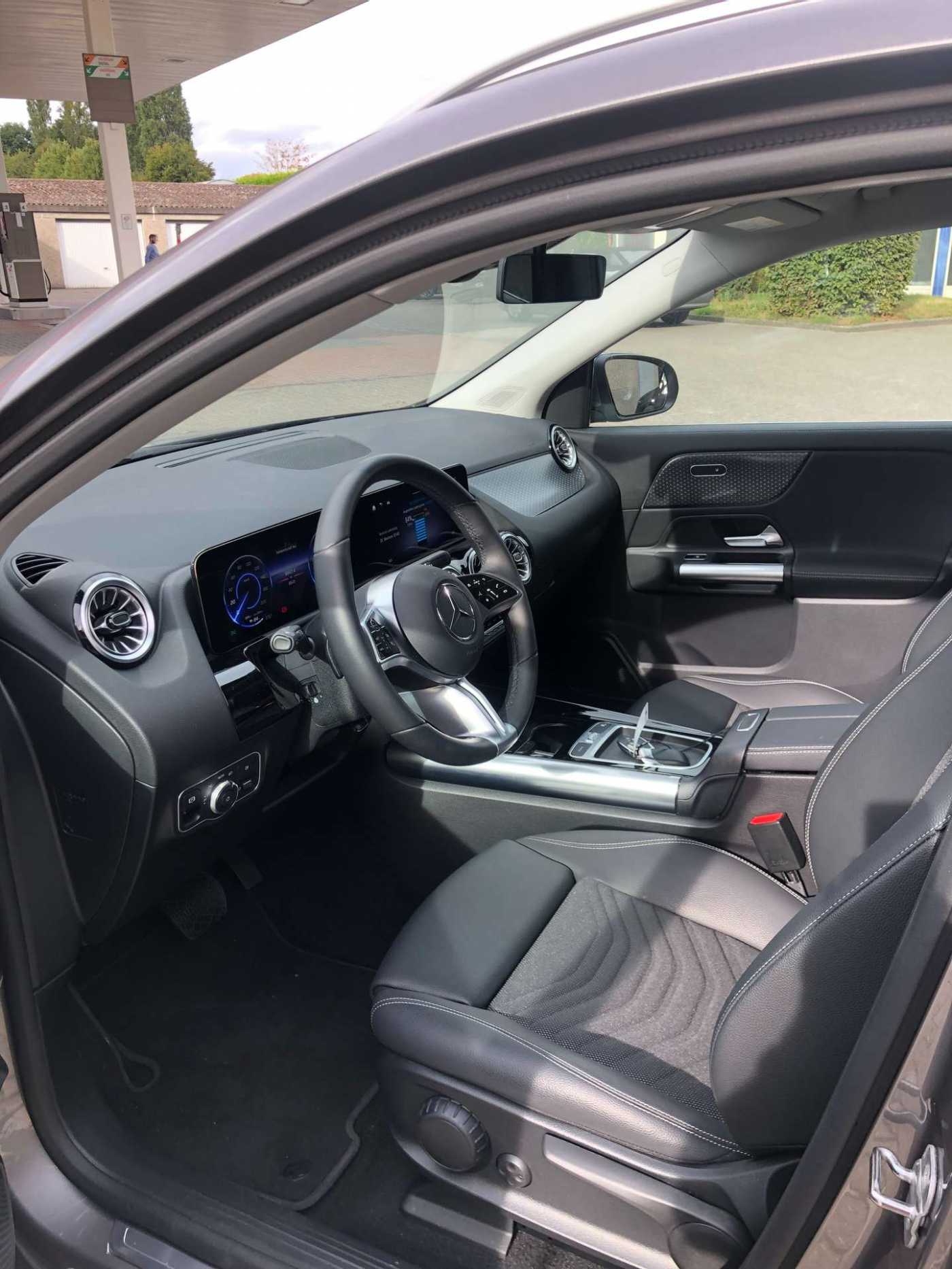 Mercedes-Benz EQA 300